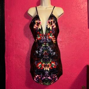 NWT Ginger Fizz flower bomb cocktaill mini dress.  Tropical floral print. Sz M